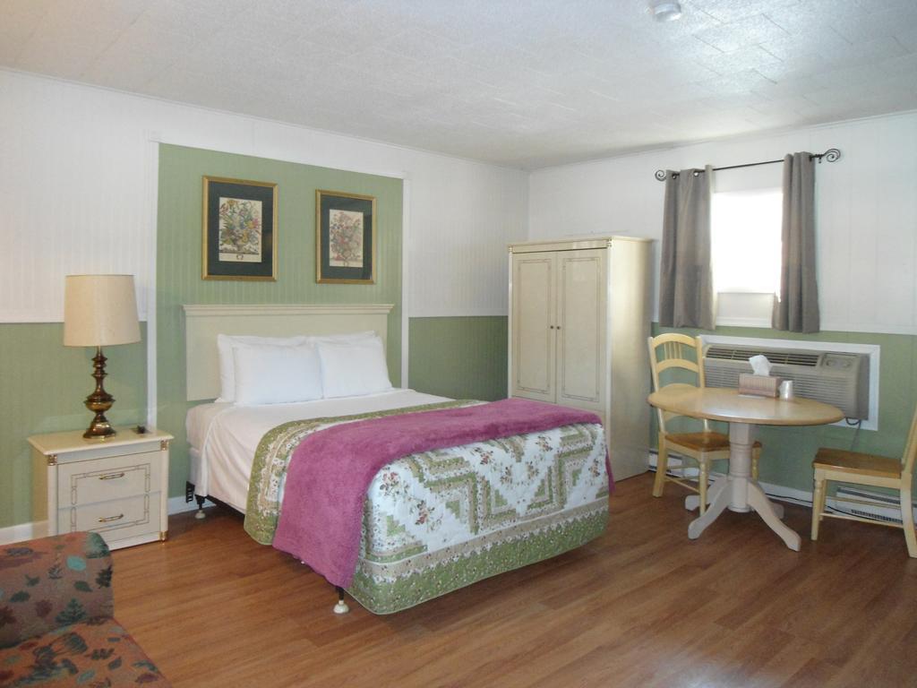 Flower Field Inn And Cottages Stroudsburg ภายนอก รูปภาพ