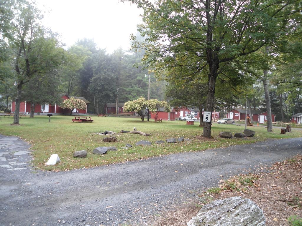 Flower Field Inn And Cottages Stroudsburg ภายนอก รูปภาพ