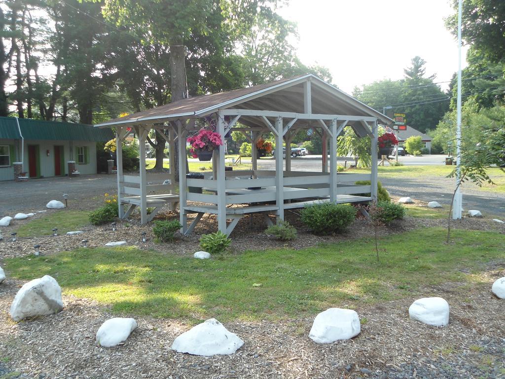 Flower Field Inn And Cottages Stroudsburg ภายนอก รูปภาพ