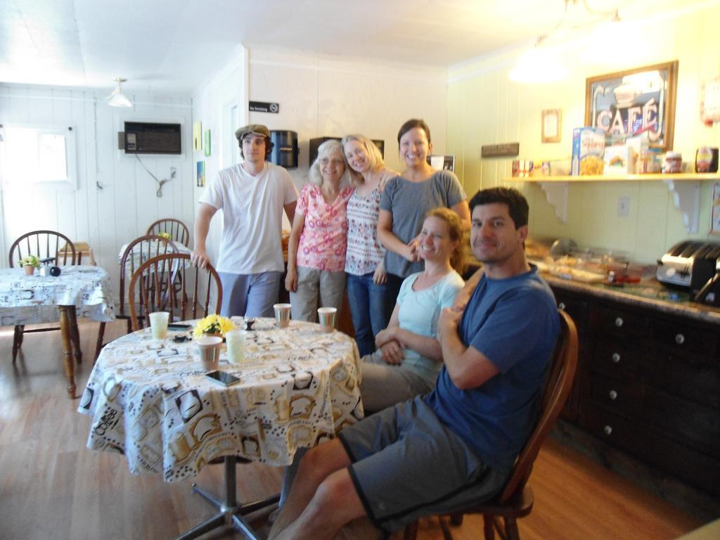 Flower Field Inn And Cottages Stroudsburg ภายนอก รูปภาพ