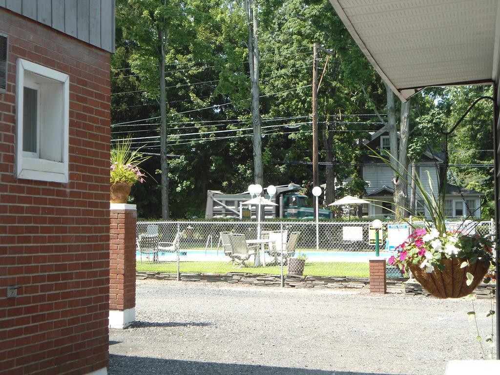 Flower Field Inn And Cottages Stroudsburg ภายนอก รูปภาพ