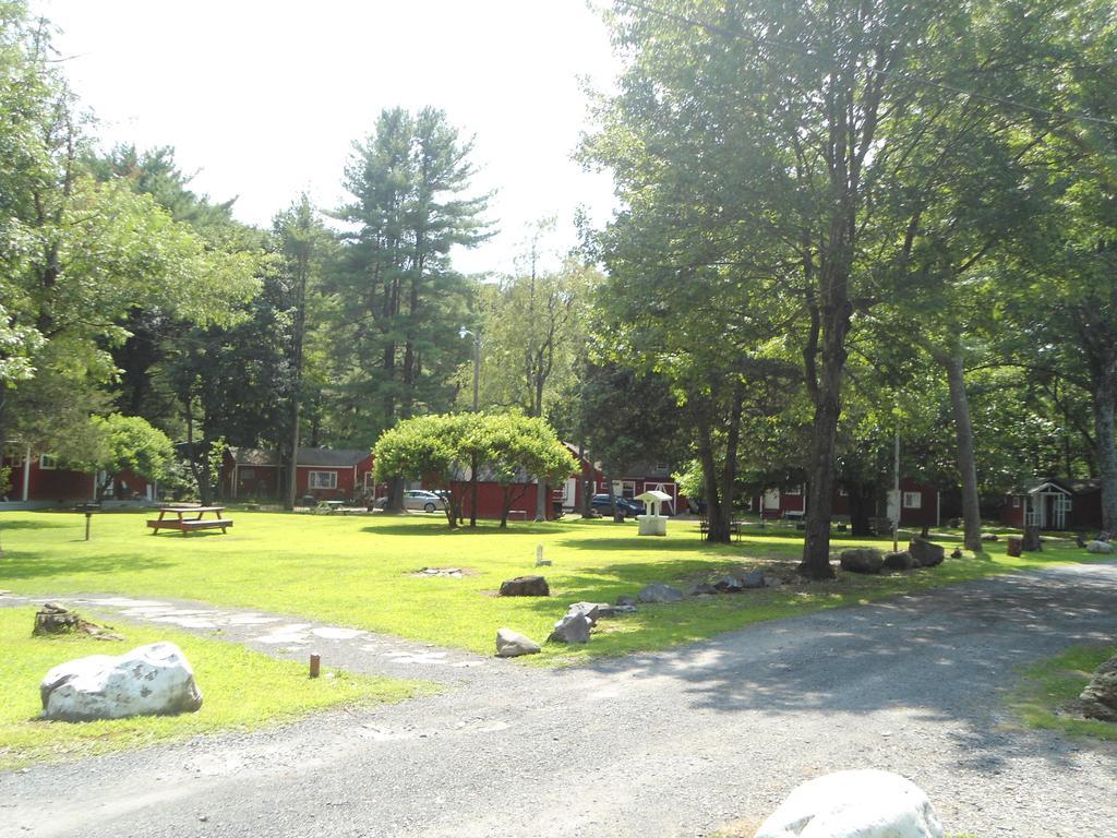 Flower Field Inn And Cottages Stroudsburg ภายนอก รูปภาพ
