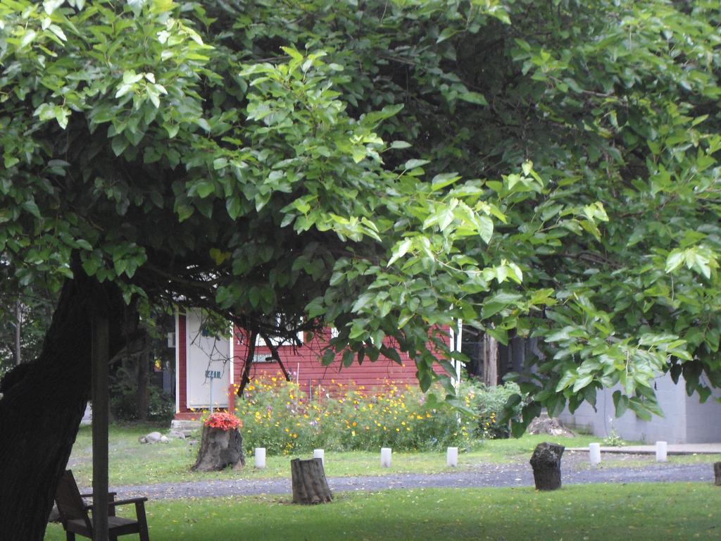 Flower Field Inn And Cottages Stroudsburg ภายนอก รูปภาพ
