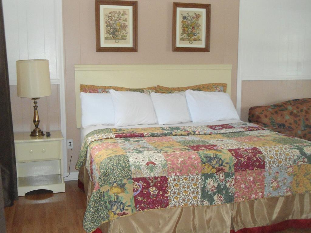 Flower Field Inn And Cottages Stroudsburg ภายนอก รูปภาพ