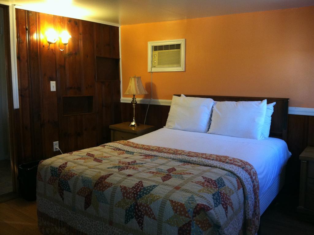 Flower Field Inn And Cottages Stroudsburg ภายนอก รูปภาพ